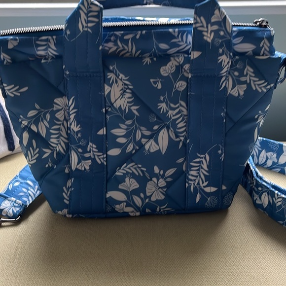 Lug blue and white flower print bag - Picture 5 of 7